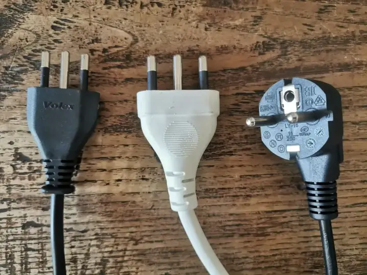 Gniazdka we Włoszech - jaki adapter i konwerter wybrać?